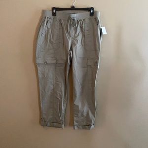 Cargo crop pants NWT